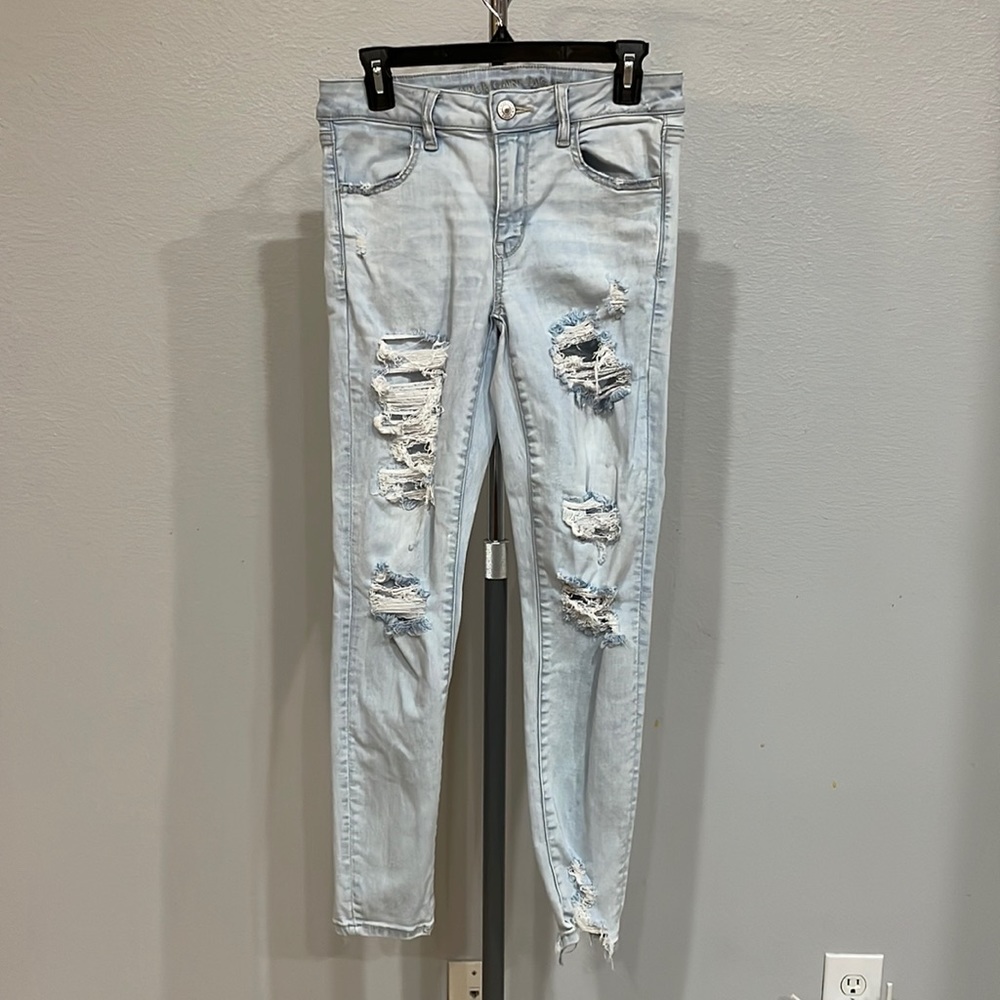 American Eagle Ripped Light-wash Skinny Jeans Size 8